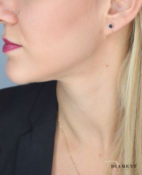 Złote kolczyki przy uchu 333 czarna cyrkonia KL 693C 333 💎 Złote kolczyki z czarną cyrkonią 💎 Złote kolczyki przy uchu z zapięciem na sztyft  (4).JPG